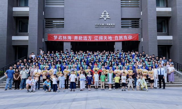 1782804207120885.jpg 格式工厂合影.jpg